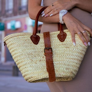 Straw Bag with Genuine Leather Handles, Eco-Friendly Handmade Straw Basket with Adjustable Shoulder Strap, Summer Bag for Everyday Use