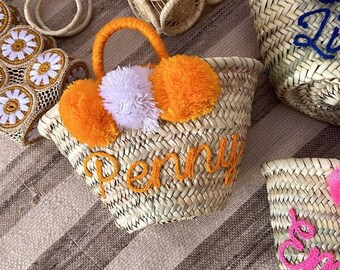 Sac en paille personnalisé pour enfants, panier en paille personnalisé, sac monogramme fait main, paniers de Pâques pour tout-petits, sac marocain avec pompon