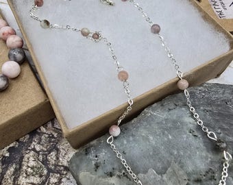 Collar bañado en plata de ley en Jaspe Sésamo