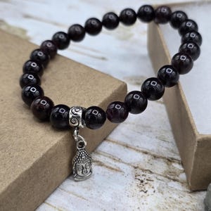 Buddha bracelet in Garnet