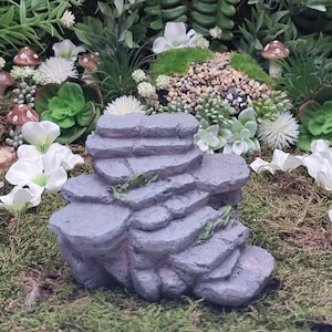 Escadas de pedra de resina pintadas à mão: decoração de jardim de fadas em miniatura (4 polegadas)