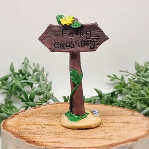 3 "Miniature Fairy Garden Sign Post, Fairy house, Fairy garden accessories, decorazione da giardino, Fairy Village Sign Post