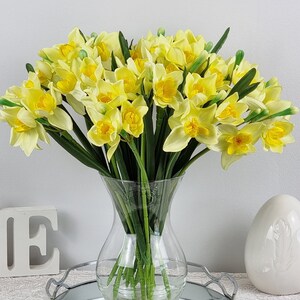 Gefälschter Narzissenstamm-Blumenstrauß, künstlicher Narzissen-Blumenstrauß-Qualitäts-künstlicher Blumendekor, dekorativer Blumenzweig, Hochzeitstabellen-Mittelstück