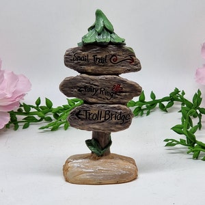 3,94 "Miniature Fairy Garden Sign Post, Fairy house, Fairy garden accessories, decorazione da giardino, Fairy Village Sign Post