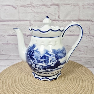 Vintage Cracker Barrel Blue & White Porcelain Teapot – Winter Sleigh Scene – Old Country Store Collection – Original Box
