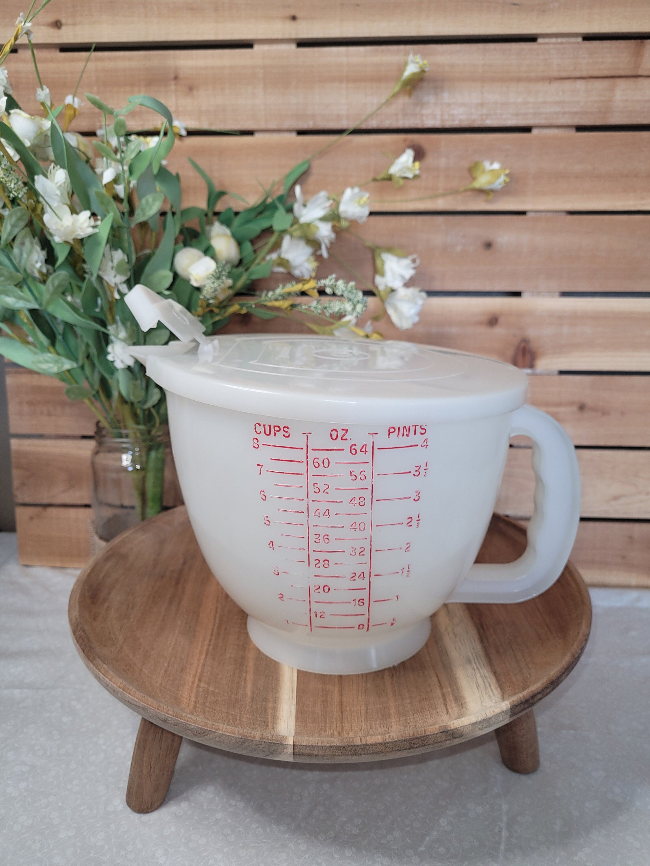 2 Quart Tupperware Measuring Cup With Lid and Pour Spout Extra Large  Measuring Bowls TUPPERWARE Mix N Store Vintage Measuring Cup 