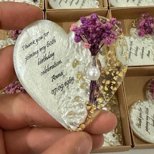 Personalisierter Magnet Favor, Epoxidharz-Magnet, Verlobungsgeschenk, Brautpartybevorzugungen, Trockenblumenmagnet für Gast, Hochzeitsgeschenke, Hochzeitsmagnet
