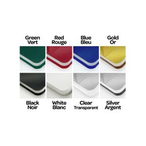 Op de afbeelding: Een selectie van acrylplaten in verschillende kleuren, waaronder groen, rood, blauw, goud, zwart, wit, transparant en zilver. De platen zijn gerangschikt in twee rijen van vier.