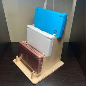 Secure and display your DS and 3DS collection with this simple, easy-to-assemble Tower Stand!