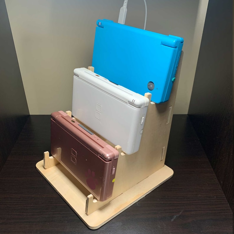 Secure and display your DS and 3DS collection with this simple, easy-to-assemble Tower Stand!