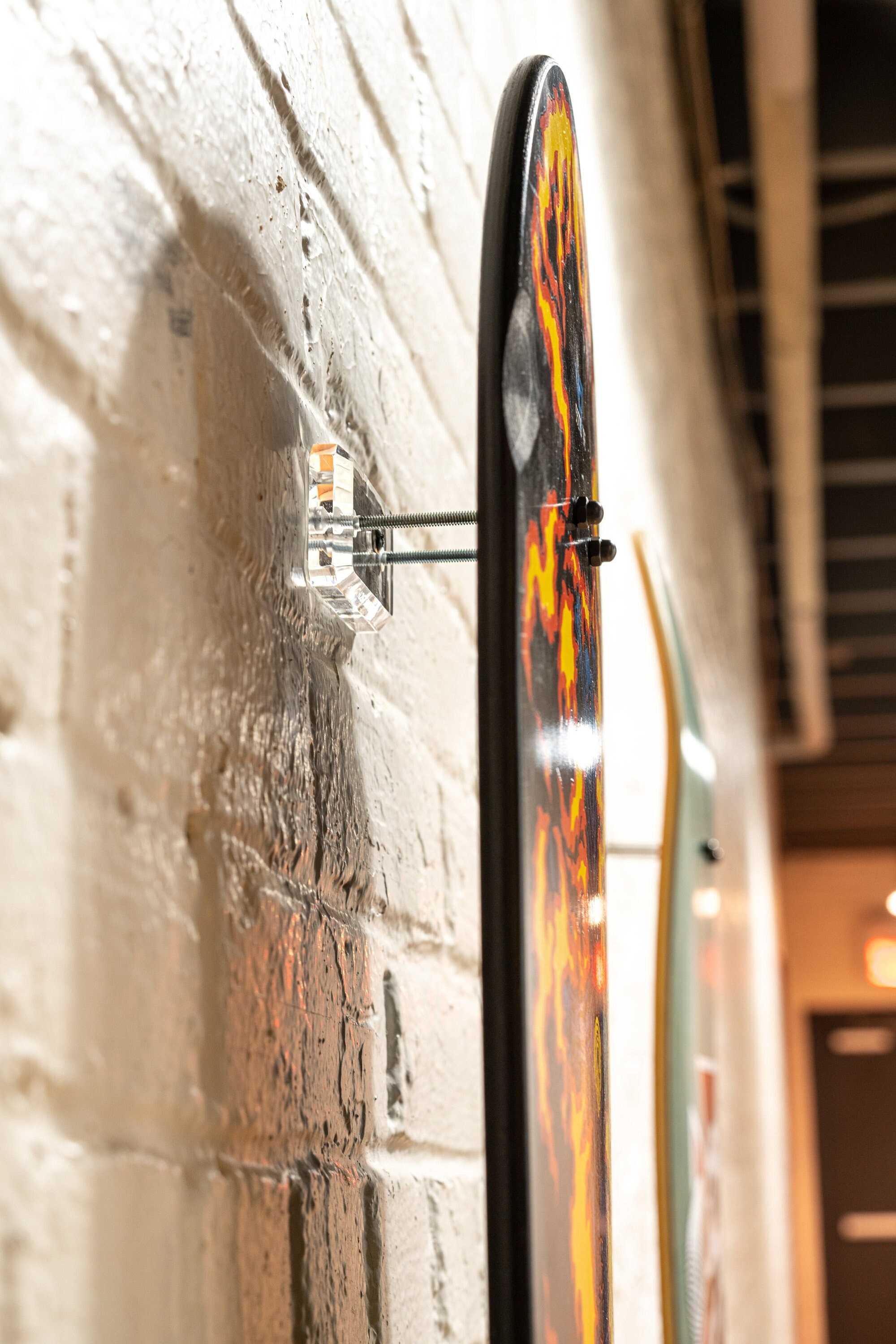 Ganci da parete per snowboard, Supporto da parete per snowboard, Supporto da parete per portasci, Porta snowboard, Portaoggetti per sci, Organizer per sci, Portasci in legno - Italia