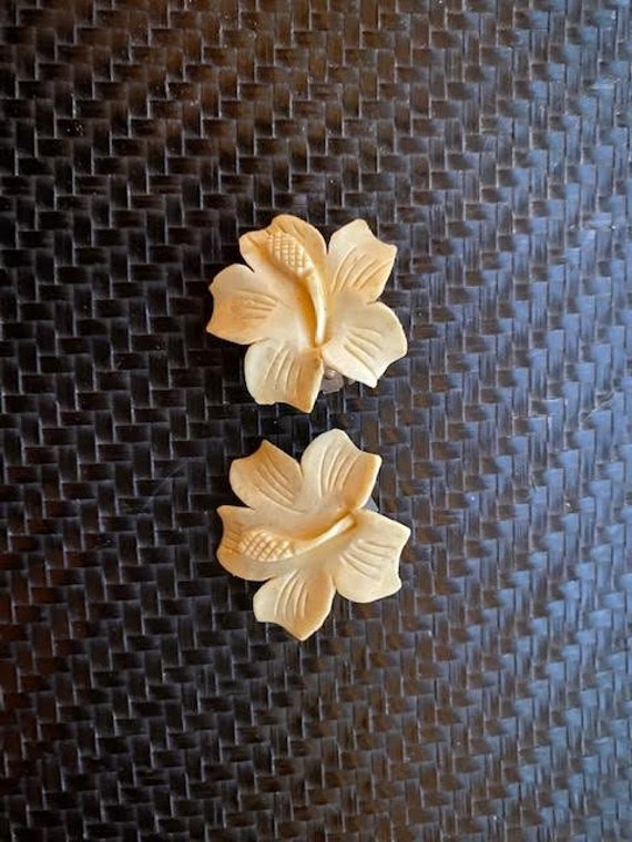 Vintage Hawaiian Hand Carved Clip On Earrings