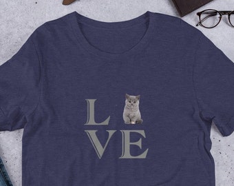 Adorable Gray Cat T-Shirt, Perfect for Cat Lovers, Gray Cat Graphic T-Shirt, Comfy & Cute Feline Graphic Top
