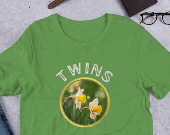 Yellow Daffodil Photo T-Shirt, Casual Spring Fashion, Daffodil Photo Tee, Flower Photography Top, Cheerful Daffodil Tee