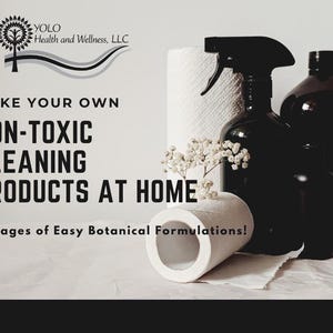 Puede incluir: Imagen que promociona productos de limpieza no tóxicos. Presenta pulverizadores negros, un rollo de toallas de papel y un pequeño arreglo floral. El texto dice: "MAKE YOUR OWN NON-TOXIC CLEANING PRODUCTS AT HOME" y "10 Pages of Easy Botanical Formulations!"
