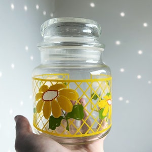 daisy jar keychain (pink and yellow)