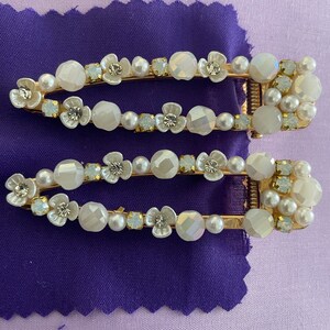 Set of floral jewel and Pearl beads on gold clip