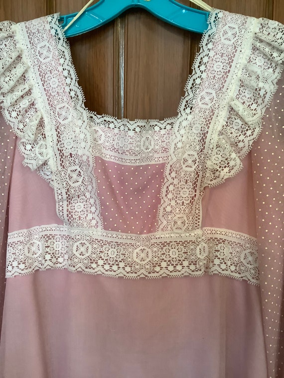 STUNNING 1970s Vintage Pink Dress With Lace and Po