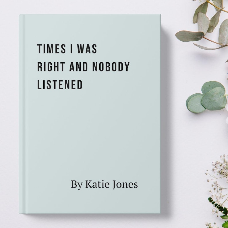 K&ouml;nnte beinhalten: Ein hellblaues Buch mit dem Titel "Times I Was Right And Nobody Listened" von Katie Jones.