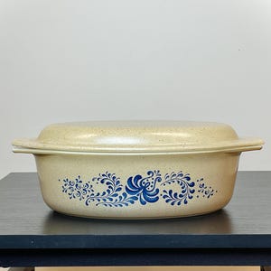 Vintage PYREX Homestead 2.5 QT Casserole Oven Dish with Original Lid | Circa 1970s