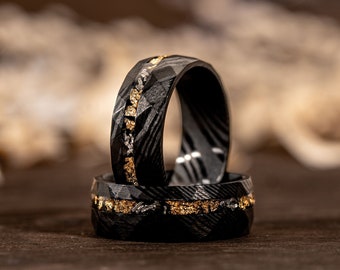 Damascus Meteorite & Crushed Gold Leaf Ring Men Wedding Band, Black Steel Hammered Ring, Anniversary Promise Inlay Engagement Ring for Him