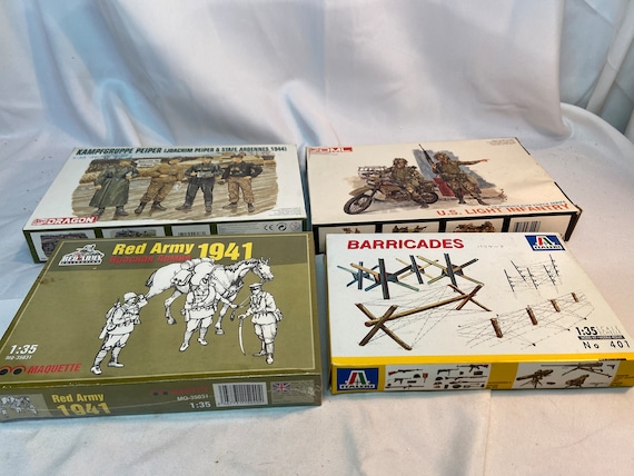 Vintage 1/35 Model Kits Military Accessories Soldiers Barricades Dragon DML  Red Army Italeri 