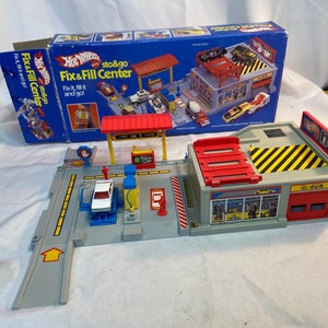 Vintage 1986 Mattel Hot Wheels Sto Go Fix and Fill Center W/ Box - Main Image