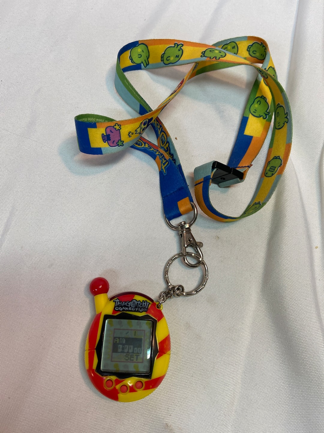 Bandai Tamagotchi Connection V4 Digital Virtual Pet Keychain Red Yellow