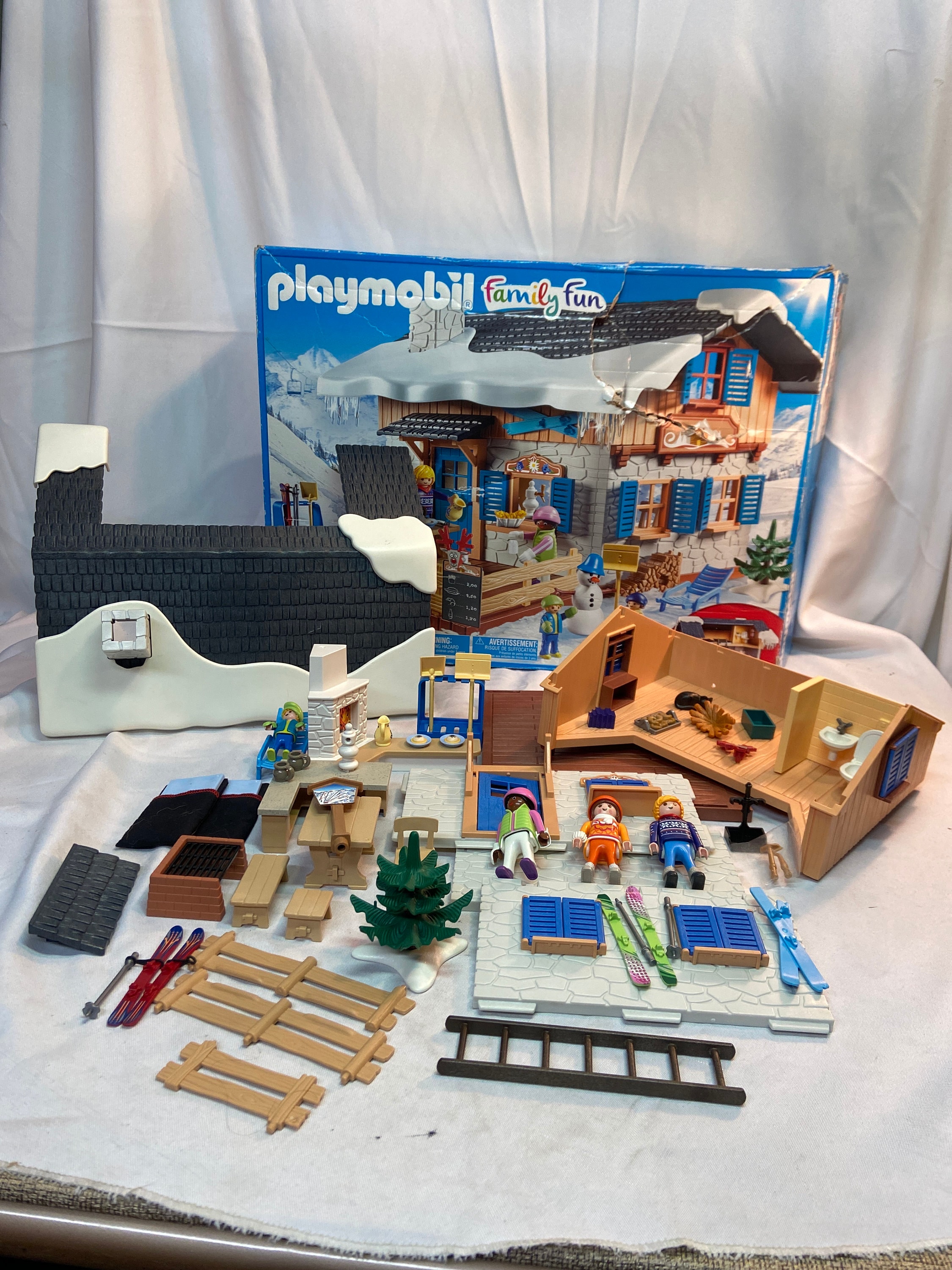 Playmobil Family Fun Collection Build & Play - Ski Lodge, Snow Fort,  Snowboarder, Skiers and More! 