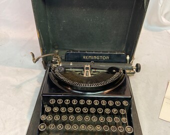 Vintage Remington Deluxe Junior Portable Typewriter w/ Case Black