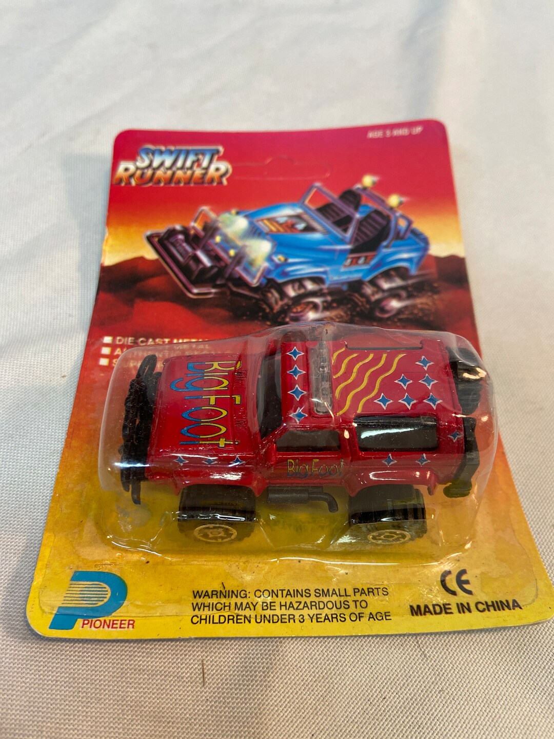 Vintage Pioneer Swift Runner Diecast Red Vehicle Big Foot 4x4 NOS
