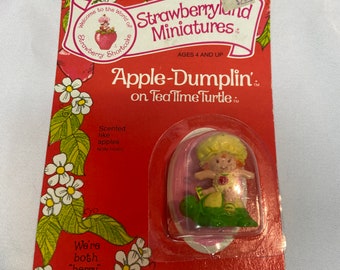 Vintage Mini Strawberry Shortcake Miniature APPLE DUMPLIN w TEA TIME Carded ‘82