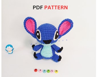 PATRÓN: Crochet punto azul, llavero punto hecho a mano, monstruo alienígena crochet, peluche Oreja Rosa, Juguete crochet para niños, Accesorios para bolso