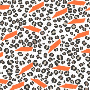 Può includere: Uno schema senza cuciture con sfondo bianco con contorni arancioni dello stato del Tennessee e un motivo a stampa leopardata.