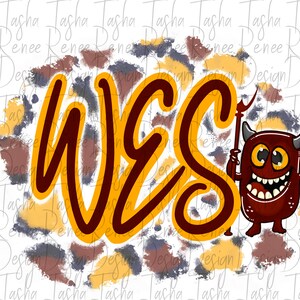Puede incluir: Gráfico digital con las letras "WES" en una fuente audaz y estilizada con contorno amarillo y relleno marrón. Un personaje de diablo de dibujos animados con cuernos y un tridente está a la derecha. El fondo tiene un patrón moteado.
