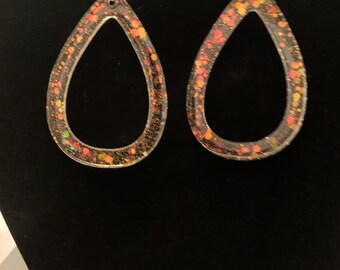 Pendientes bohemios únicos para un look casual y elegante.
