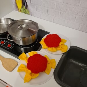 Filz Nudeln Spielzeug Filz Lebensmittel Spielküche Kaufladen Filz Spielzeug einzeln oder SET Filz Nudeln mit Tomatensoße Filz essen kochen Bild 6