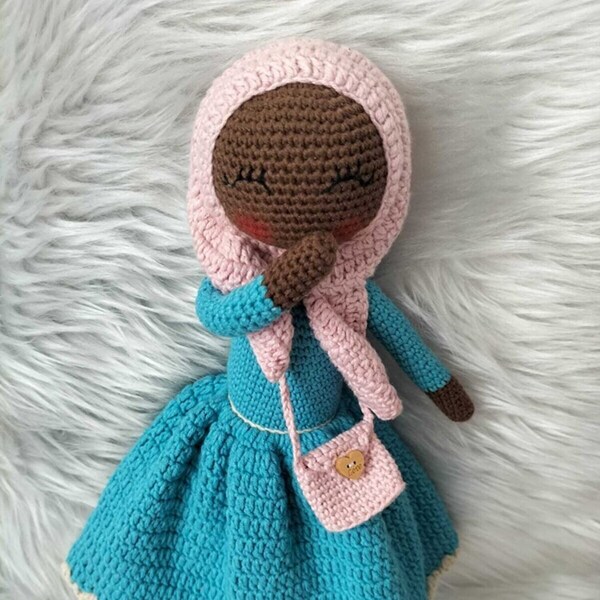 Poupée africaine hijab, poupée musulmane Amigurumi, poupée hijab au crochet, poupée afro-américaine, poupée musulmane afro-américaine, cadeaux de l'Aïd pour les enfants