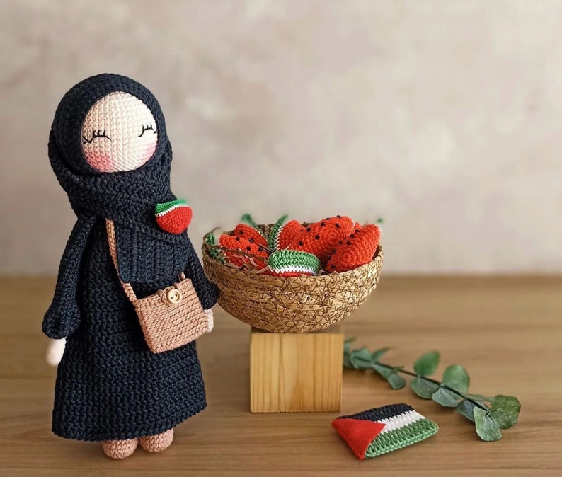 Hijab Häkelpuppe, Palästina Häkelpuppe, Hijab Puppe, Amigurumi Muslimische Puppe, Muslimisches Geschenk, Islamisches Spielzeug, Ramadan Geschenk, Eid Geschenke für Kinder Bild 1