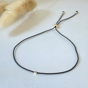14k guld Kabbalah armband: Röd sidensträng av ödet