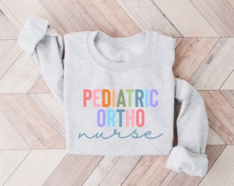 Sudadera de enfermera ortopédica pediátrica, sudadera de enfermera ortopédica, cuello redondo de enfermera pediátrica, regalo para enfermera de pediatría, sudadera de enfermera, regalo de enfermera, camisa