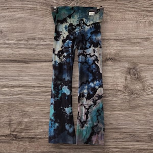 Small Tie-Dye Yoga Pants Flared Bottom Stretchy Athletic Leggings Blue Reverse Geode Ice Dye