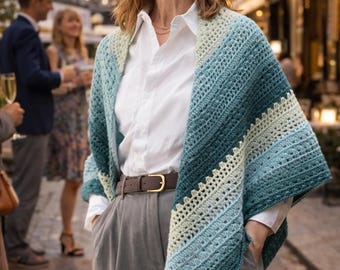 Chal triangular de ganchillo hecho a mano, chal azul verdoso, bufanda ligera estilo boho, chal de primavera/verano para mujer, regalo para ella, broche GRATIS