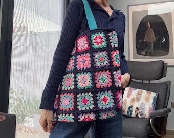 Bolso de mano cuadrado de ganchillo hecho a mano estilo abuela – Bolso de hombro estilo bohemio azul marino - Regalo para ella - Regalo para el Día de la Madre - Bolso de compras de ganchillo