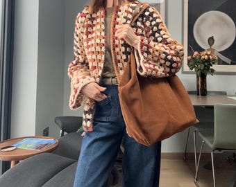 Cárdigan hexagonal de crochet hecho a mano, cárdigan de abuela con cuadros, chaqueta bohemia marrón terrosa, suéter grueso vintage, regalo para ella, regalo para el Día de la Madre.