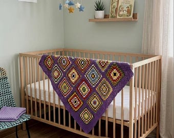 Manta de bebé tejida a mano a crochet / Regalo suave para recién nacidos / Manta para la habitación del bebé / Regalo para baby shower / Manta cuadrada unisex para abuela / Manta acogedora para bebés