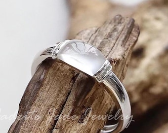 Eleganter Grad A Burma Jadeit Ring - Rechteck Cabochon Weiße Jade in 18K Massivgold - Klassischer Minimalistischer Jade Schmuck