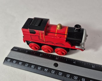 Thomas & Friends Motore James Con Graffiti - Locomotiva In Metallo Pressofuso Per Bambini 3+, Giocattolo Push-Along, Connettori Magnetici