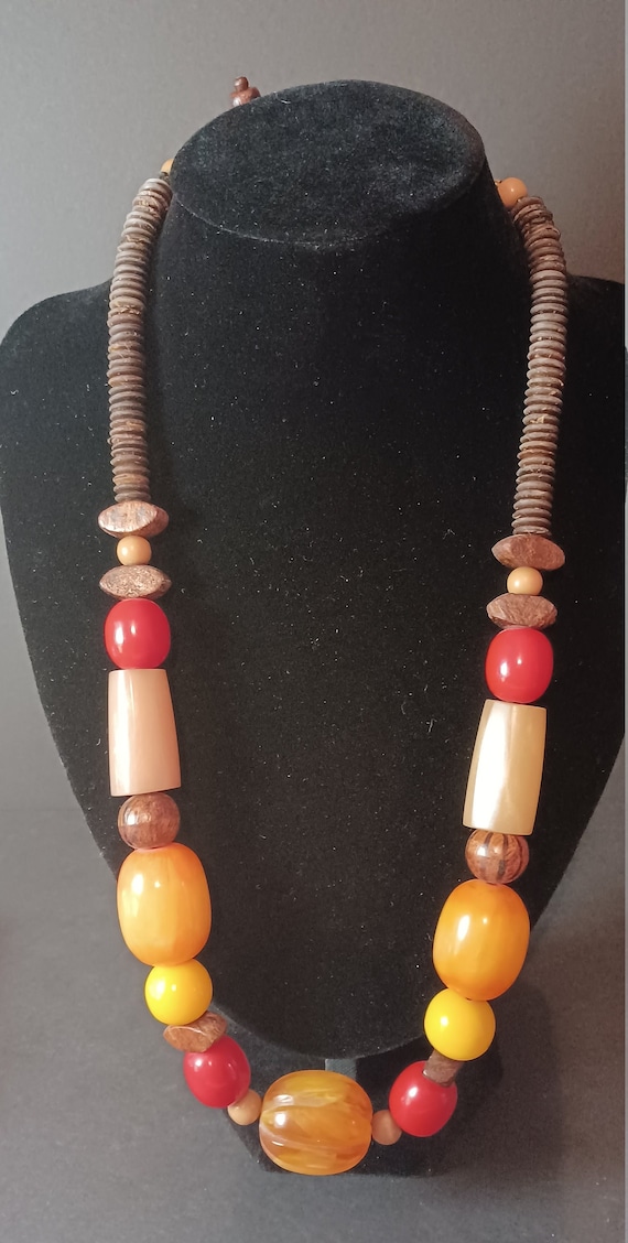 Vintage Necklace. Wood. Beaded.