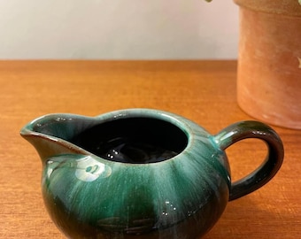 Jarra pequeña vintage de cerámica Blue Mountain Pottery / Esmalte verde antigoteo / Canadá, década de 1960